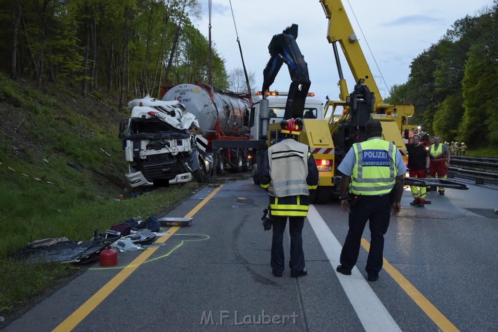 VU Gefahrgut LKW umgestuerzt A 4 Rich Koeln Hoehe AS Gummersbach P545.JPG - Miklos Laubert